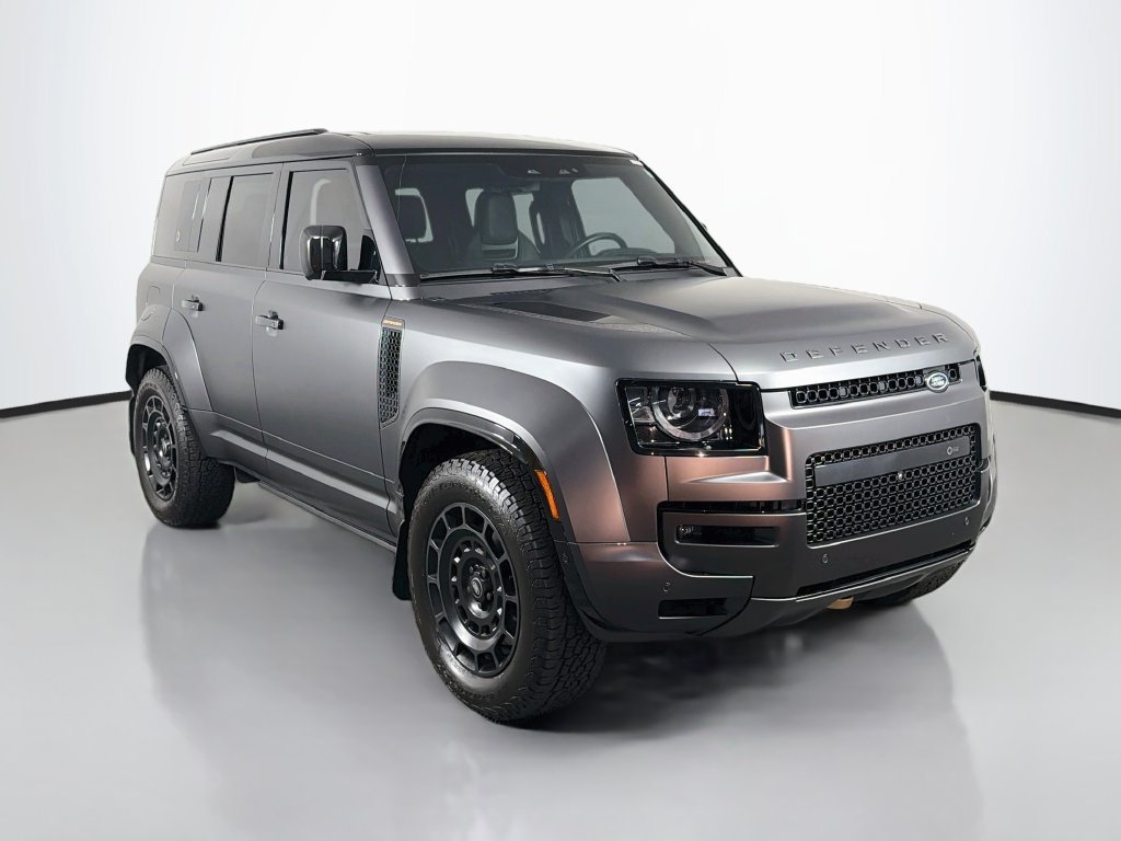 Used 2025 Land Rover Defender 110 AWD/4WD image 3