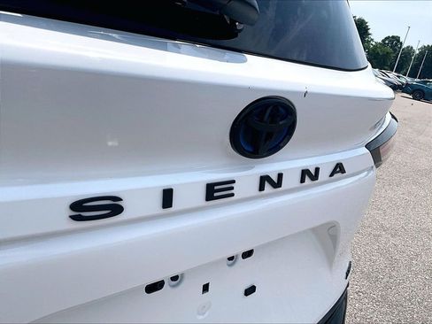 Used 2025 Toyota Sienna XSE w/ XSE Plus Package AWD/4WD image 28