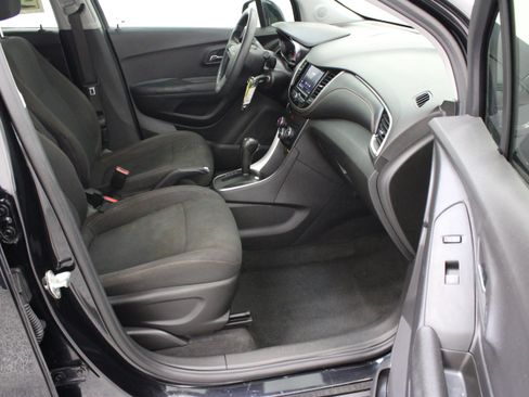 Used 2020 Chevrolet Trax LS FWD image 33