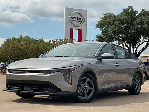 Used 2025 Kia K4 FWD image 1