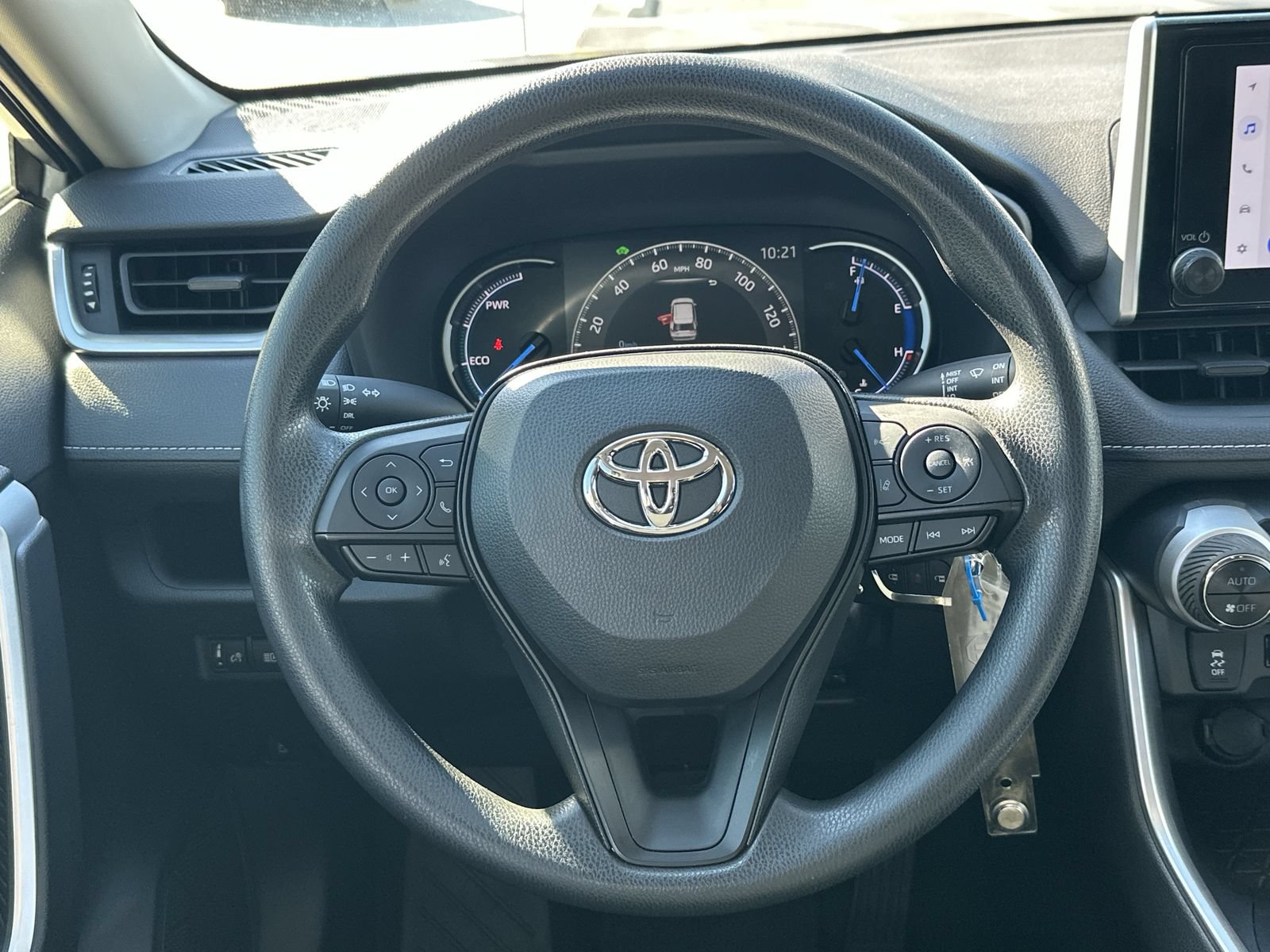 Used 2025 Toyota RAV4 LE AWD/4WD image 19