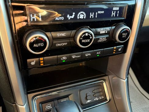 Used 2022 Subaru Ascent Premium w/ Convenience Package AWD/4WD image 31