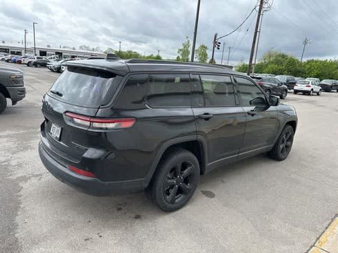 Used 2022 Jeep Grand Cherokee L Limited w/ Black Appearance Package AWD/4WD image 18