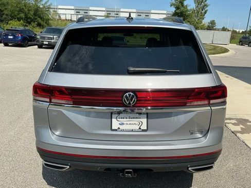Used 2025 Volkswagen Atlas SE FWD image 4