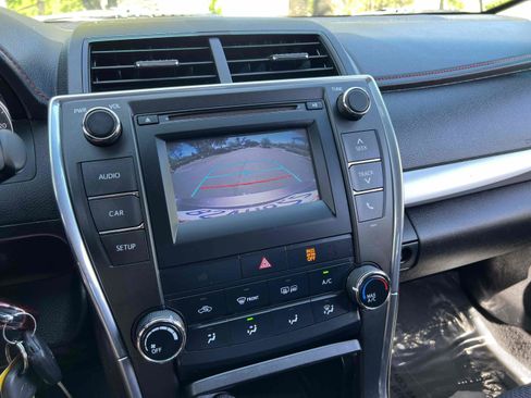 Used 2017 Toyota Camry SE w/ Moonroof Package image 27