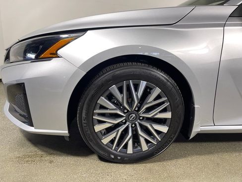 Used 2024 Nissan Altima 2.5 SV w/ SV Premium Package image 11