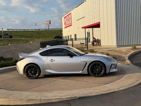 Used 2023 Toyota GR86 Premium image 2