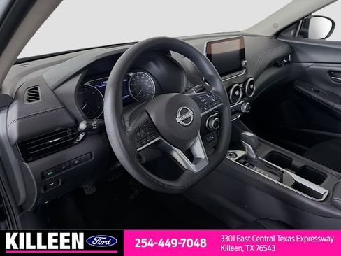 Used 2025 Nissan Sentra SV FWD image 10