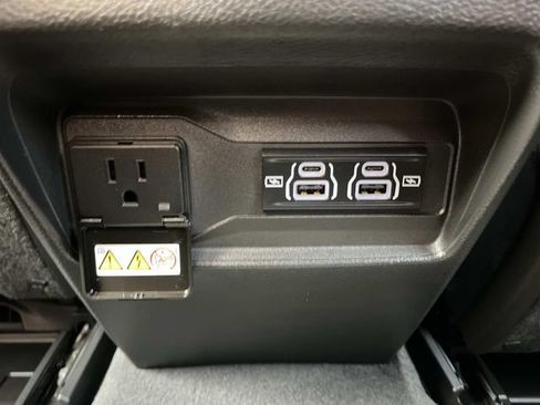 Used 2025 Jeep Grand Cherokee Laredo w/ Luxury Tech Group I RWD image 18