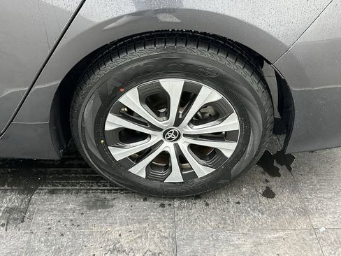 Used 2022 Toyota Prius Prime XLE image 24