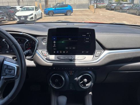Used 2025 Chevrolet Blazer LT FWD image 14