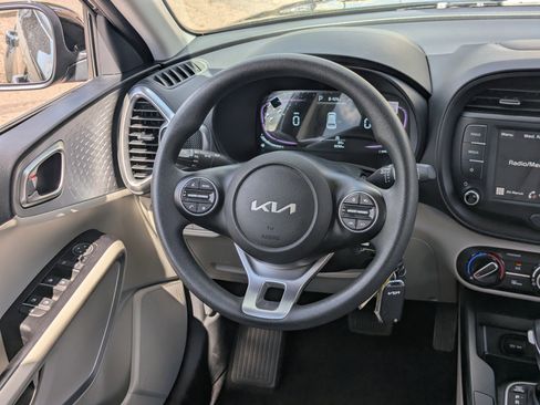 Certified 2025 Kia Soul LX w/ LX Technology Package image 13