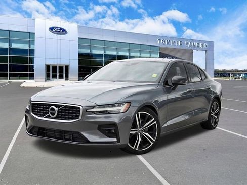 Used 2019 Volvo S60 T5 R-Design FWD image 1