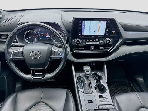 Used 2022 Toyota Highlander XSE FWD image 15