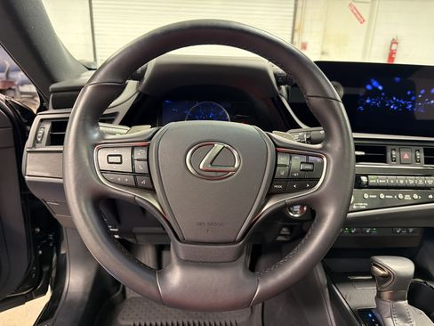 Used 2024 Lexus ES 350 w/ Premium Package FWD image 10