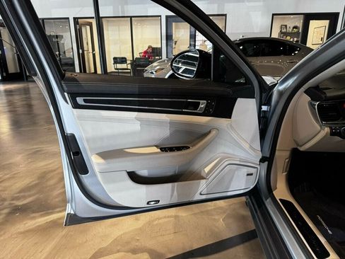 Used 2023 Porsche Panamera image 9