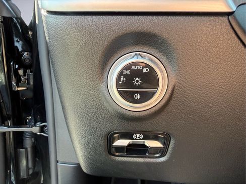 Used 2025 Mercedes-Benz C 300 4MATIC Sedan image 24