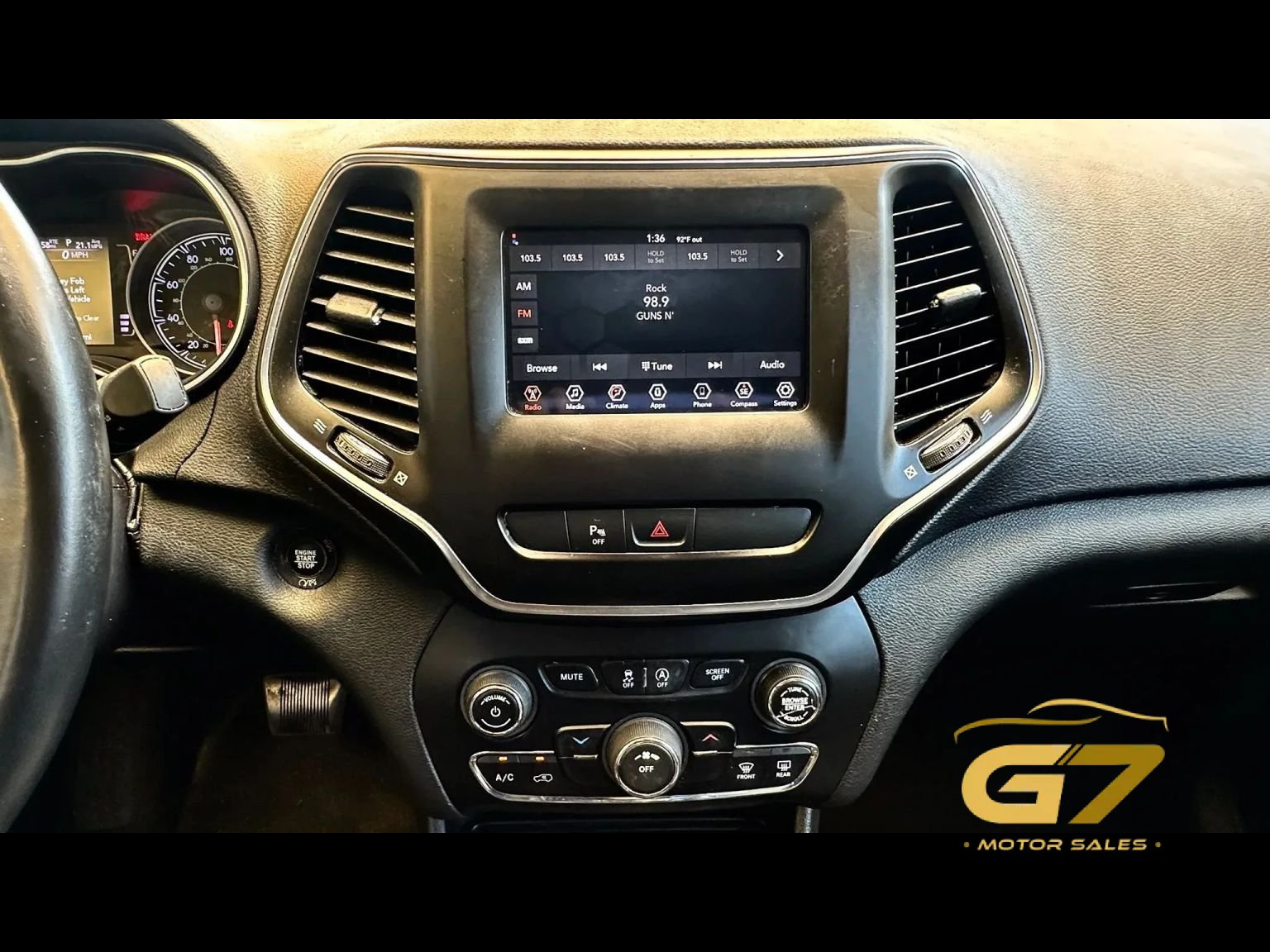 Used 2019 Jeep Cherokee Latitude Plus FWD image 11