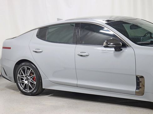 Used 2018 Kia Stinger GT2 image 3