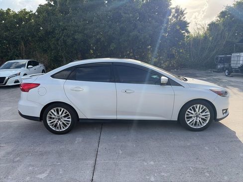 Used 2018 Ford Focus Titanium image 2