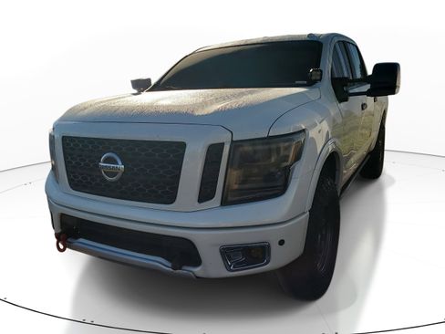 Used 2018 Nissan Titan PRO-4X w/ Pro-4x Convenience Package image 3