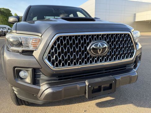 Used 2019 Toyota Tacoma TRD Sport w/ Exterior Package image 21