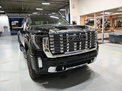 New 2026 GMC Sierra 2500 Denali w/ Denali Reserve Package image 3