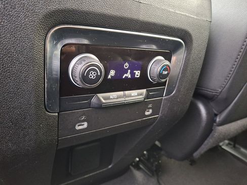 Certified 2024 Chevrolet Suburban LT image 12