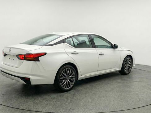 Used 2025 Nissan Altima 2.5 SV FWD image 9