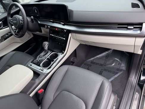 Used 2024 Kia Carnival SX Prestige image 26