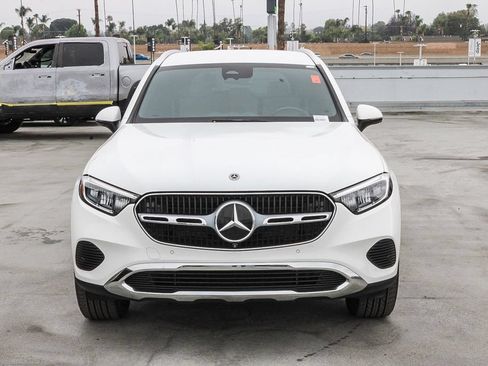 Used 2025 Mercedes-Benz GLC 300 4MATIC image 3