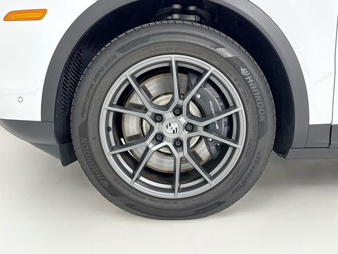 Certified 2025 Porsche Cayenne E-Hybrid AWD/4WD image 33