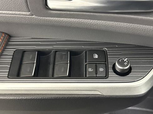 Used 2023 Toyota Sienna XSE w/ XSE Plus Package AWD/4WD image 31