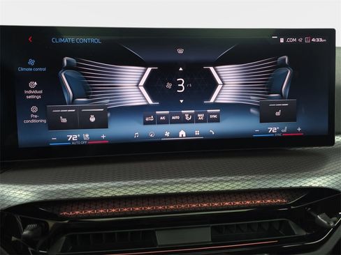 Used 2025 BMW 440i xDrive Coupe w/ Premium Package image 27