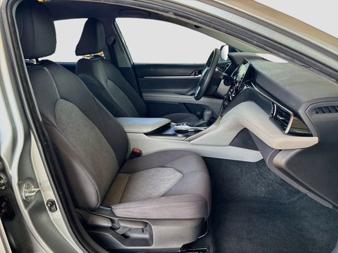 Used 2022 Toyota Camry LE FWD image 19