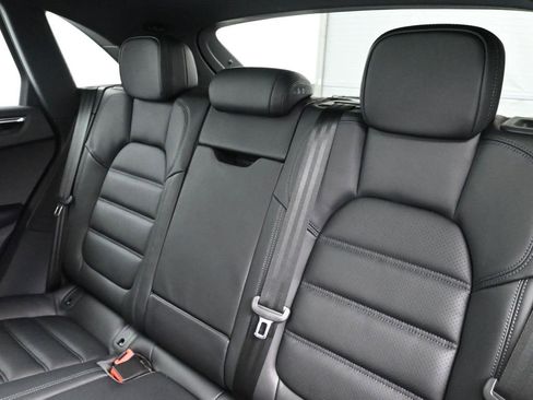 Certified 2026 Porsche Macan image 6