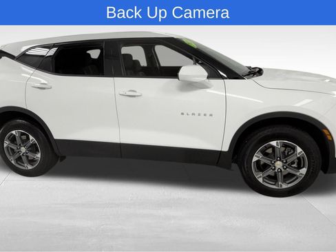 Used 2023 Chevrolet Blazer LT AWD/4WD image 2