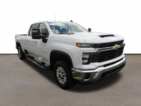 Used 2025 Chevrolet Silverado 2500 LT w/ Convenience Package AWD/4WD image 6