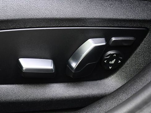 Used 2023 BMW 540i w/ Convenience Package image 14