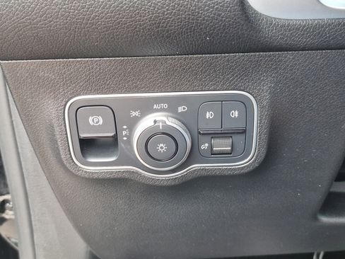 Used 2023 Mercedes-Benz GLB 250 image 30