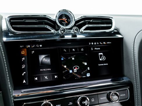 New 2025 Bentley Bentayga Extended Wheelbase image 38