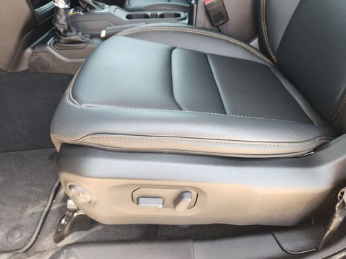 New 2025 Jeep Gladiator Sport image 17