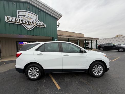 Used 2021 Chevrolet Equinox LS image 2