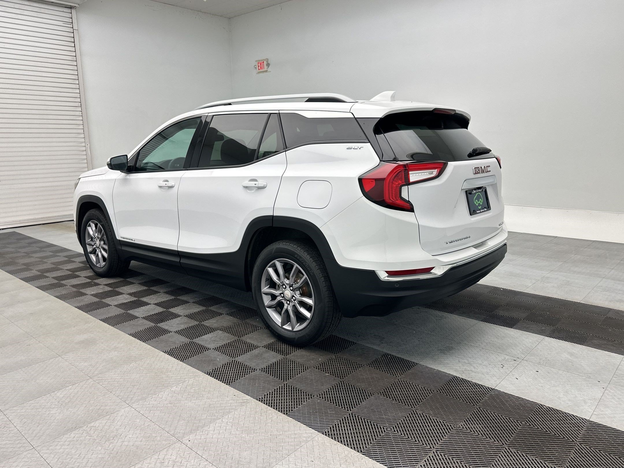 Certified 2024 GMC Terrain SLT AWD/4WD image 3