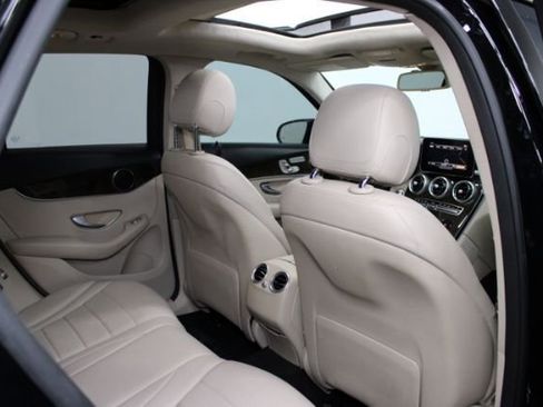 Used 2018 Mercedes-Benz GLC 300 w/ Multimedia Package image 23