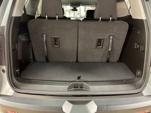 Certified 2023 GMC Acadia SLE w/ Driver Convenience Package image 22