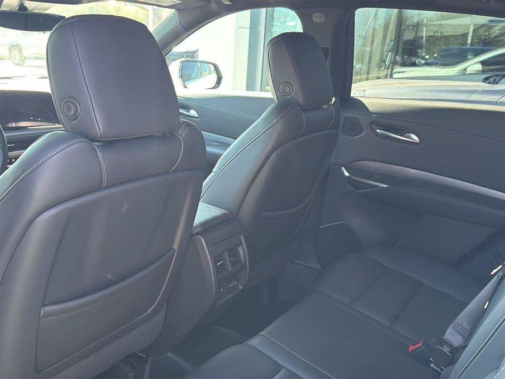 Used 2024 Cadillac XT4 Premium Luxury w/ Active Safety Package FWD image 10
