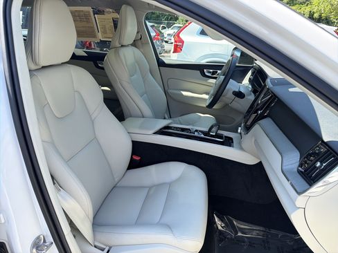 Certified 2024 Volvo XC60 B5 Plus AWD/4WD image 35