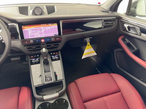 Used 2026 Porsche Macan image 28