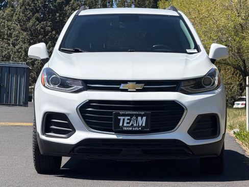 Used 2022 Chevrolet Trax LT w/ LT Convenience Package AWD/4WD image 9
